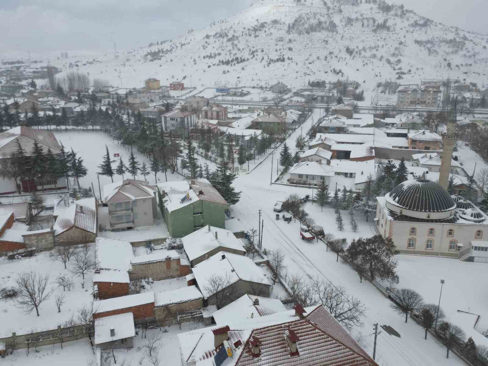 Afyonkarahisar’da rakımı yüksek bir çok bölge kar altında kaldı