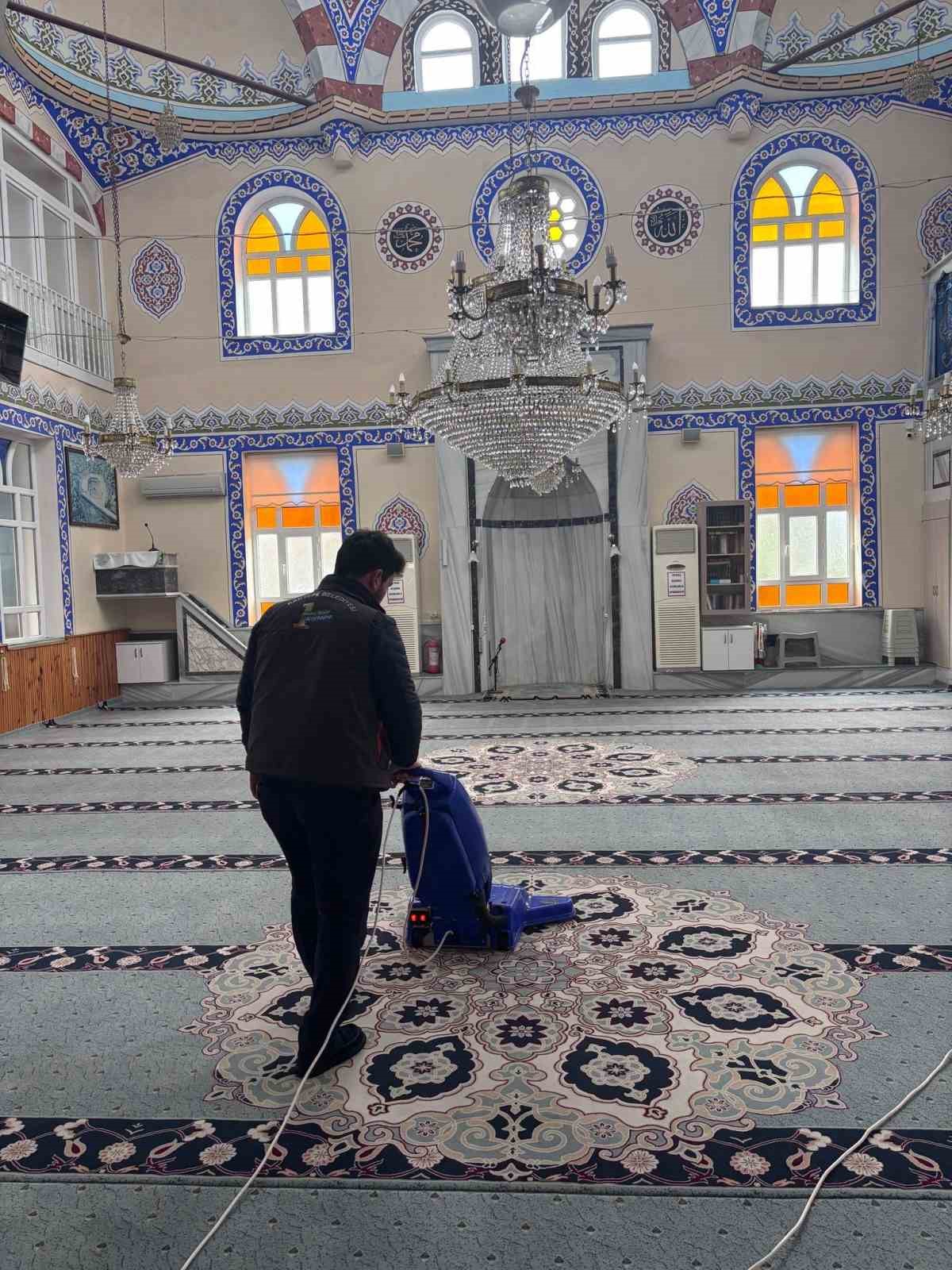 Camilerde Ramazan hazırlığı