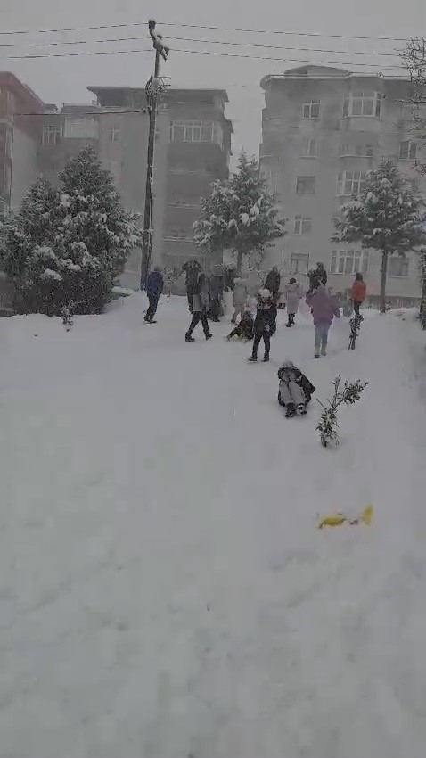 Altay Fırtınası çocuklara yaradı