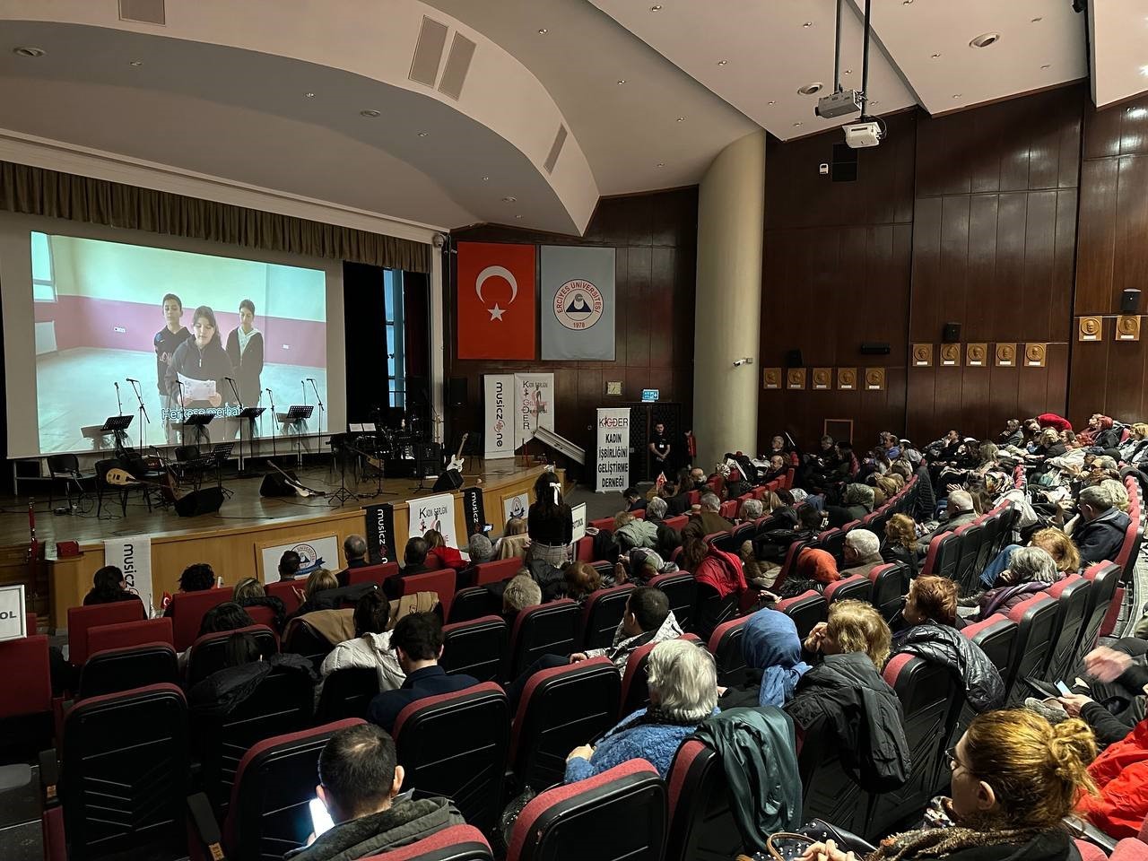 Antakya’da depremde hasar alan okul için Kayseri’de yardım konseri düzenlendi