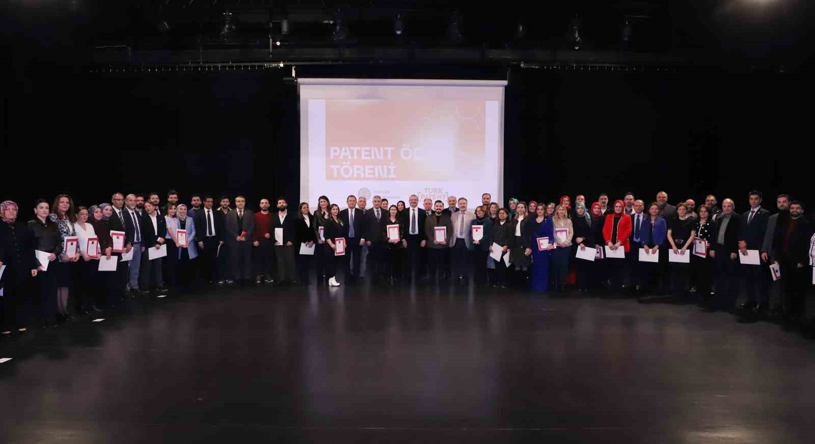 Atatürk Üniversitesi başarıyı ödüllendirmeye devam ediyor