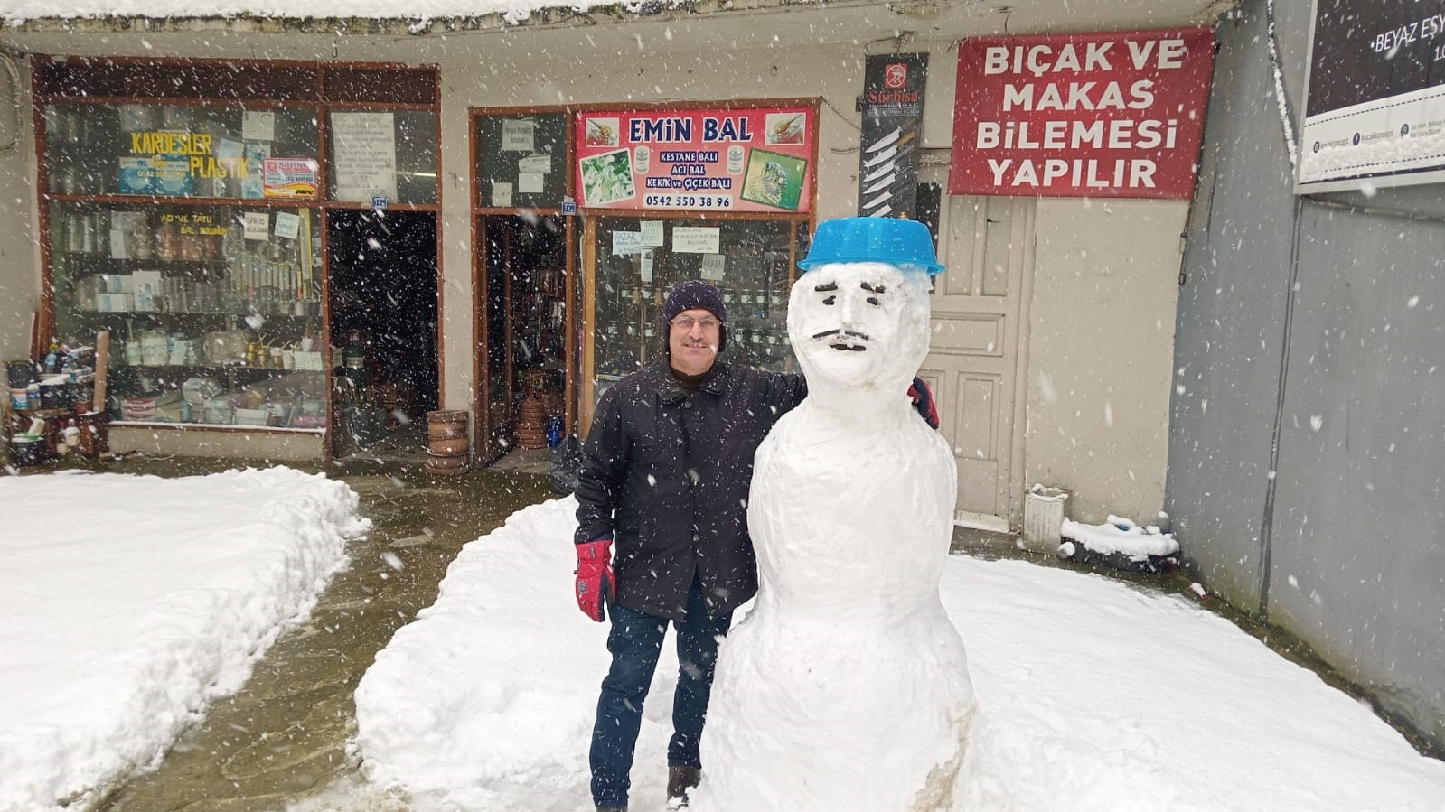 Karın tadını müşteri bulamayan esnaf çıkardı