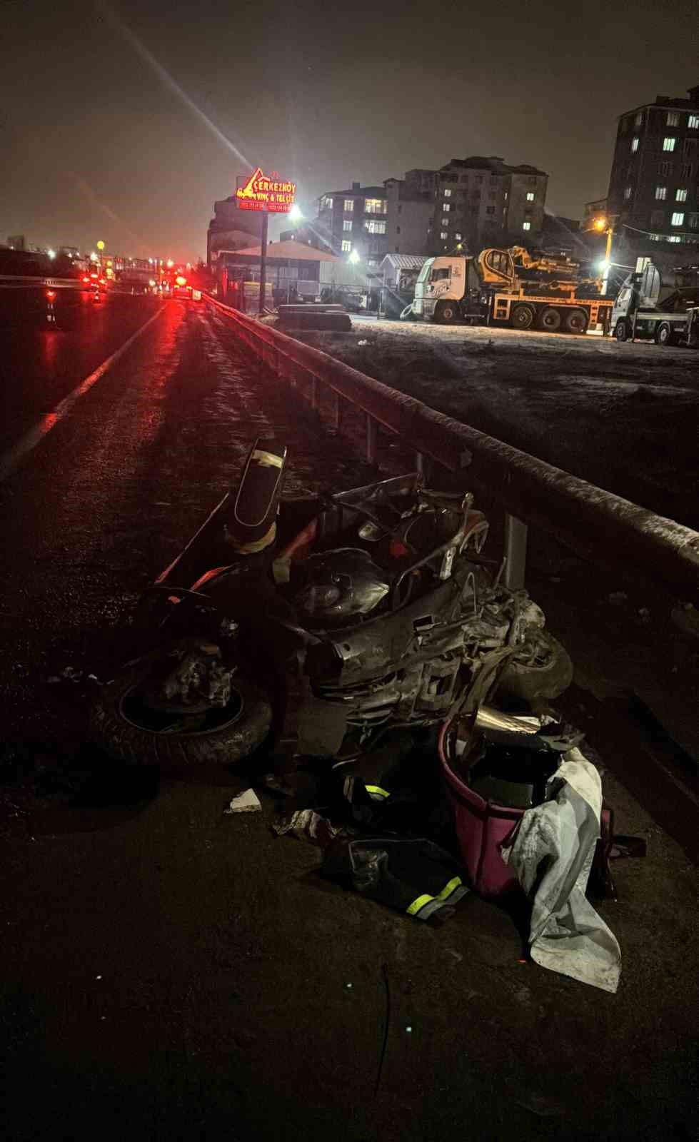 Belediye otobüsünün çarptığı motosikletli hayatını kaybetti