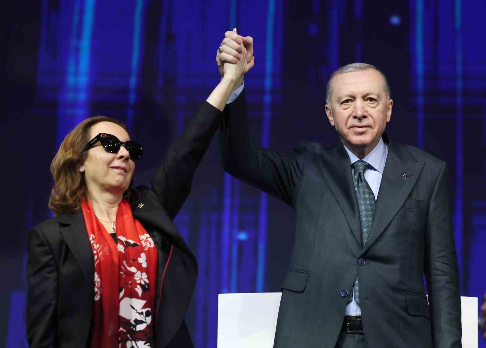 Gelecek Partisi’nden istifa eden Antalya Milletvekili Serap Yazıcı Özbudun AK Parti’ye geçti.