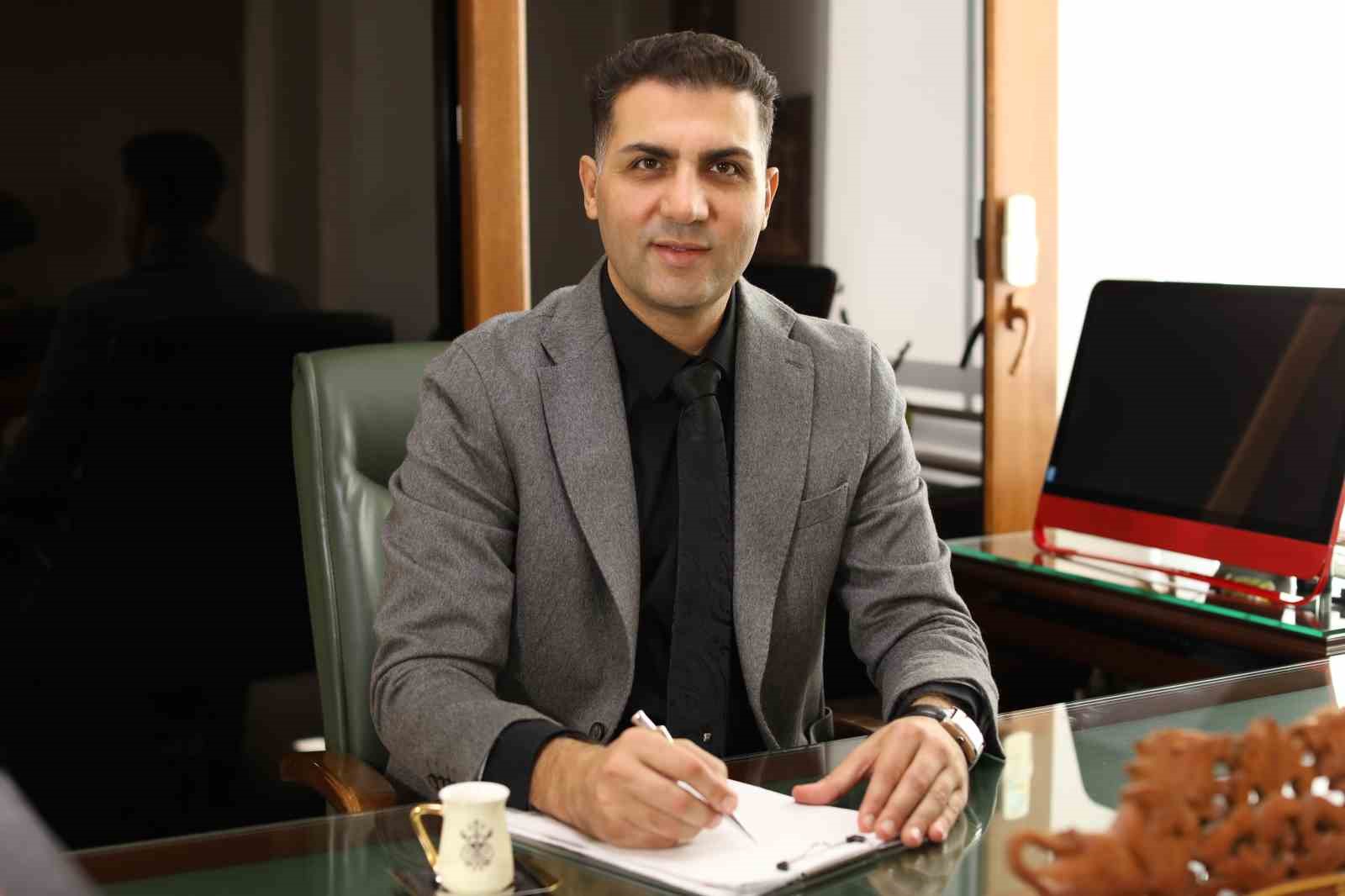 Uzman Diş Hekimi Prof. Dr. Özkan, 