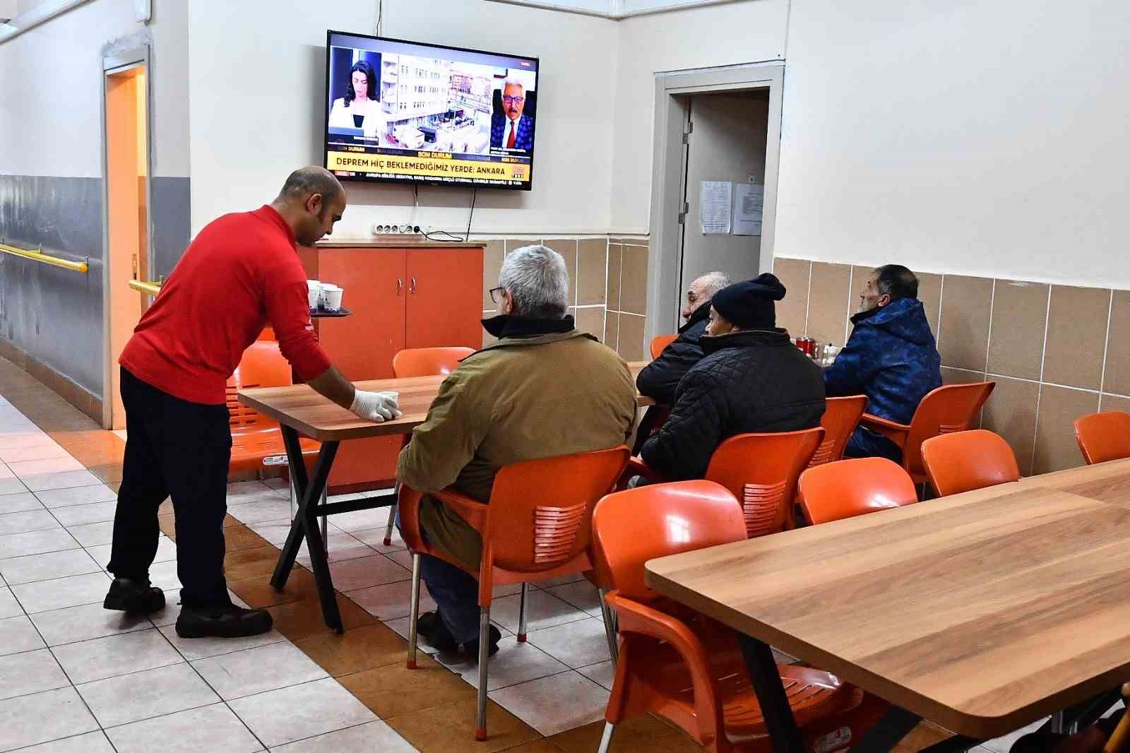 Soğuk kış günlerinde evsizlere sıcak yuva