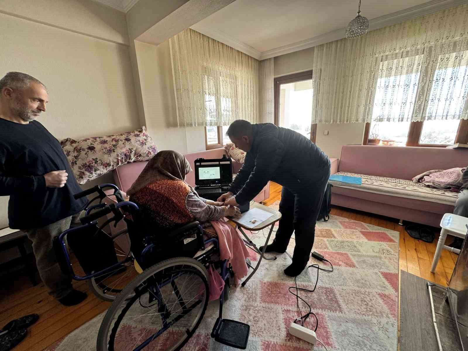 Nüfus hizmeti yaşlıların ayağına gidiyor