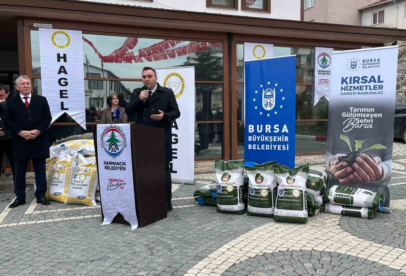 Büyükşehir’den çiftçiye tohum desteği