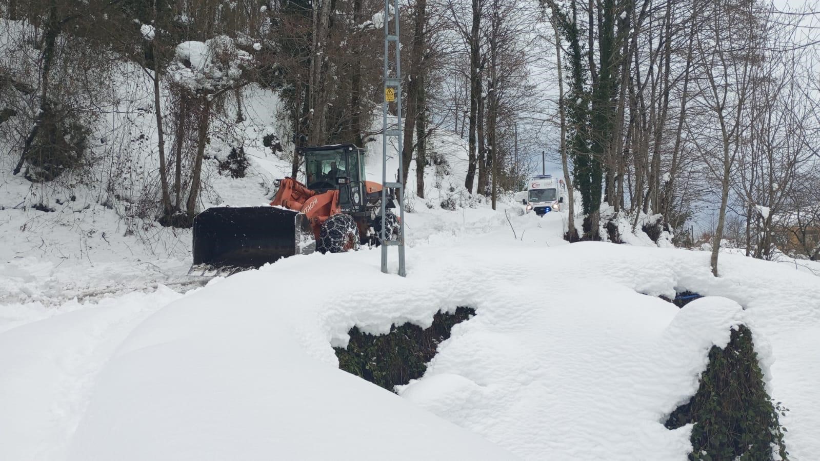 Rize’de hastaya ulaşamayan ambulansın imdadına İl Özel İdare ekipleri yetişti