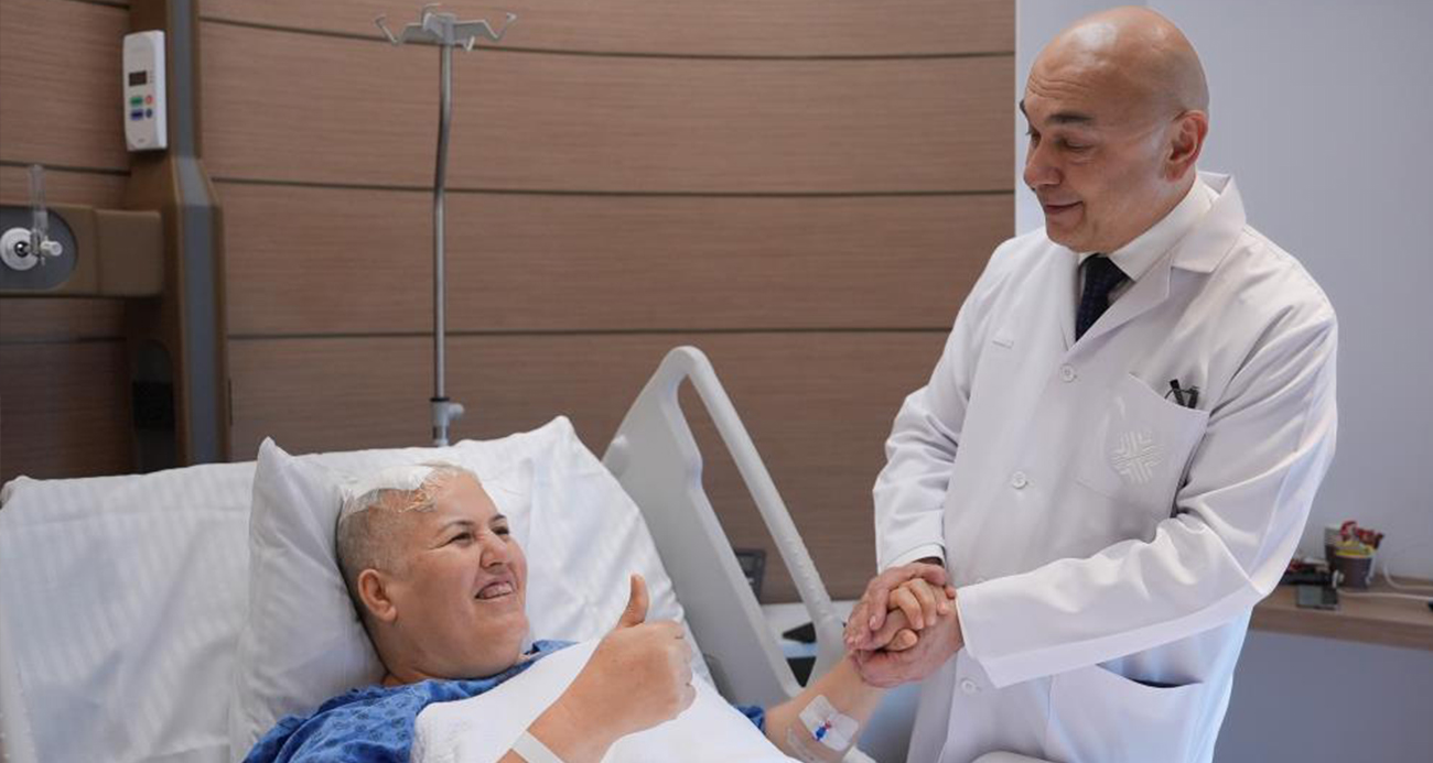 Guinness Rekortmeni Doç. Dr. Ali Zırh, 2 bininci ameliyatını gerçekleştirdi