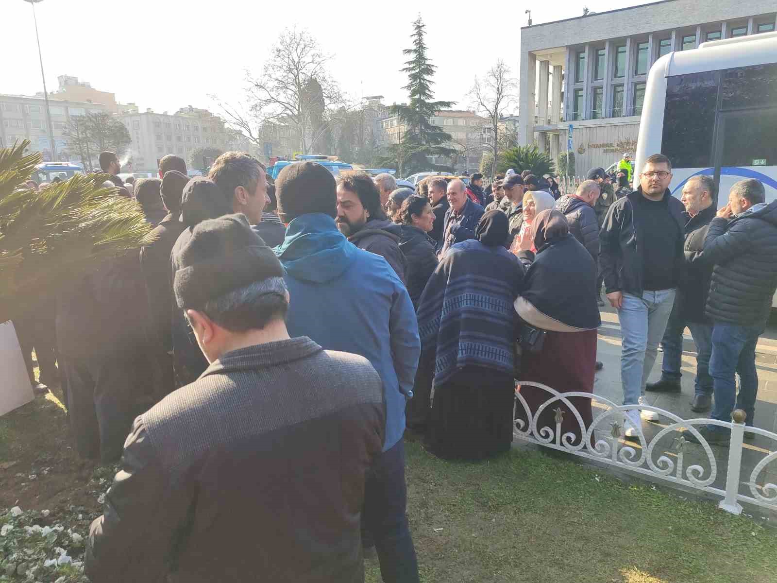 Minibüsleri 8+1 taksiye çevrilen esnaftan, İmamoğlu’na tepki
