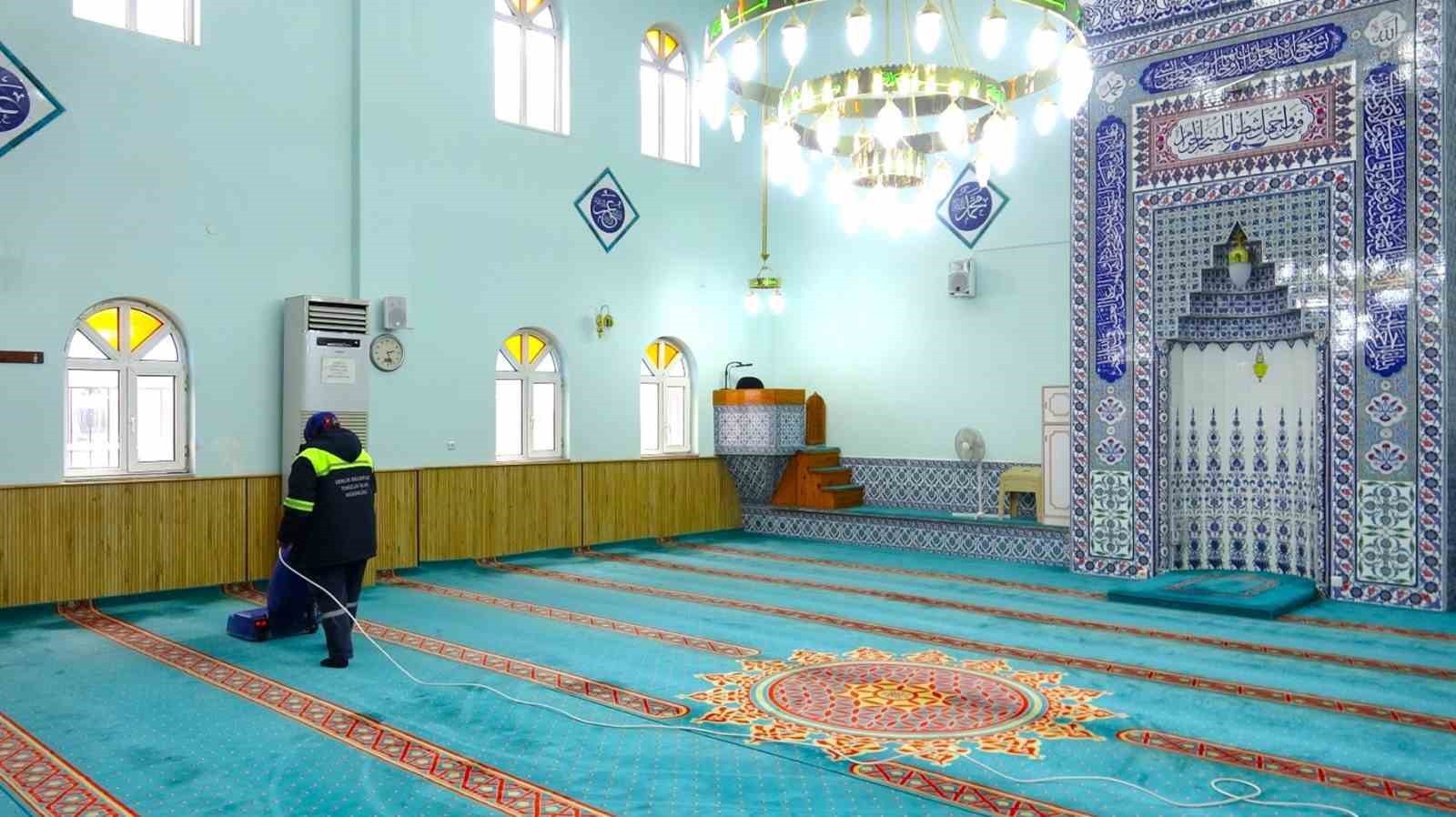 Gemlik’te camiler Ramazan ayına hazırlanıyor