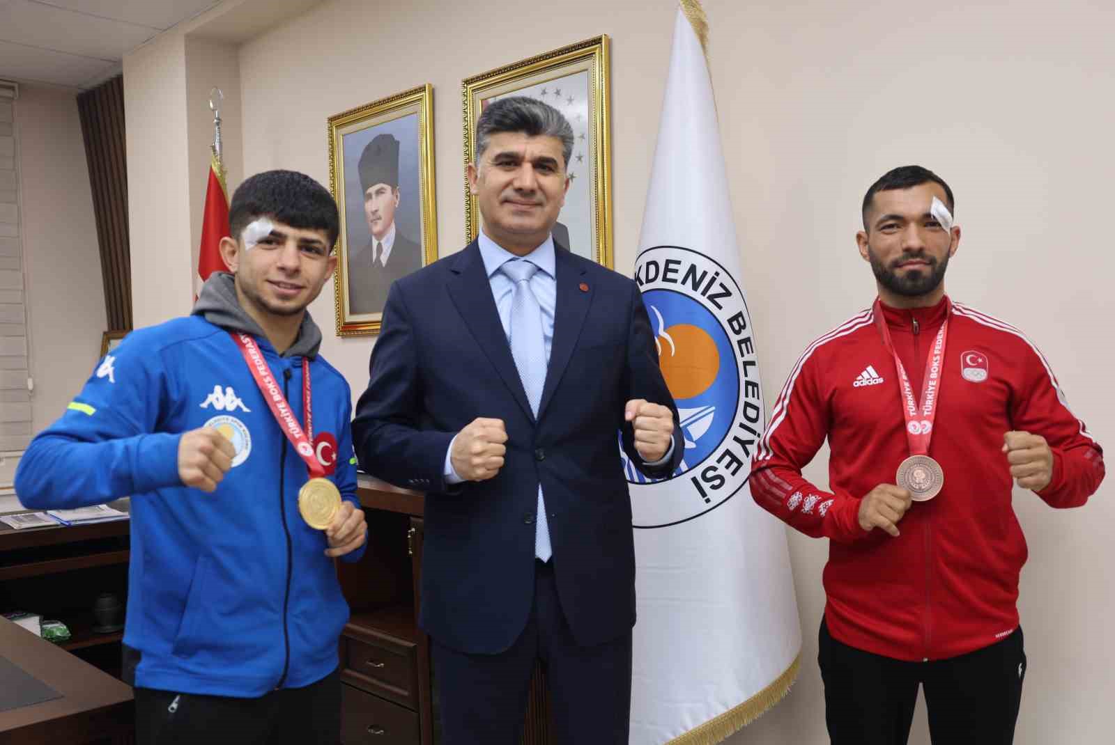 Mersinli boksörler Konya’dan madalya ile döndü
