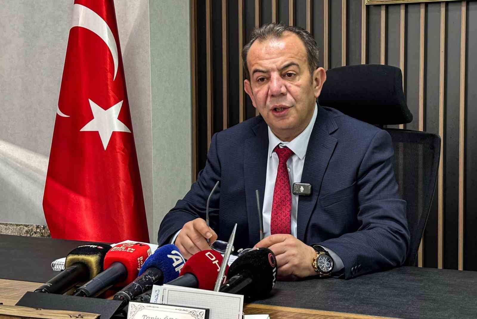 Tanju Özcan: 