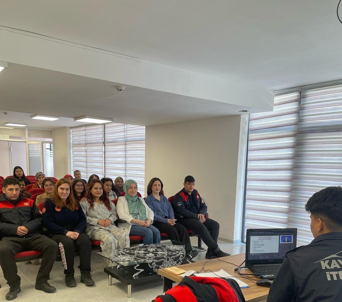 Kız yurdu öğrenci ve personeline yangın eğitimi verildi
