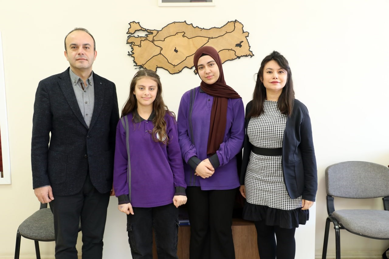 Türkçeyi ana dili gibi konuşan kız kardeşler yarışmalarda Sakarya’yı temsil edecek