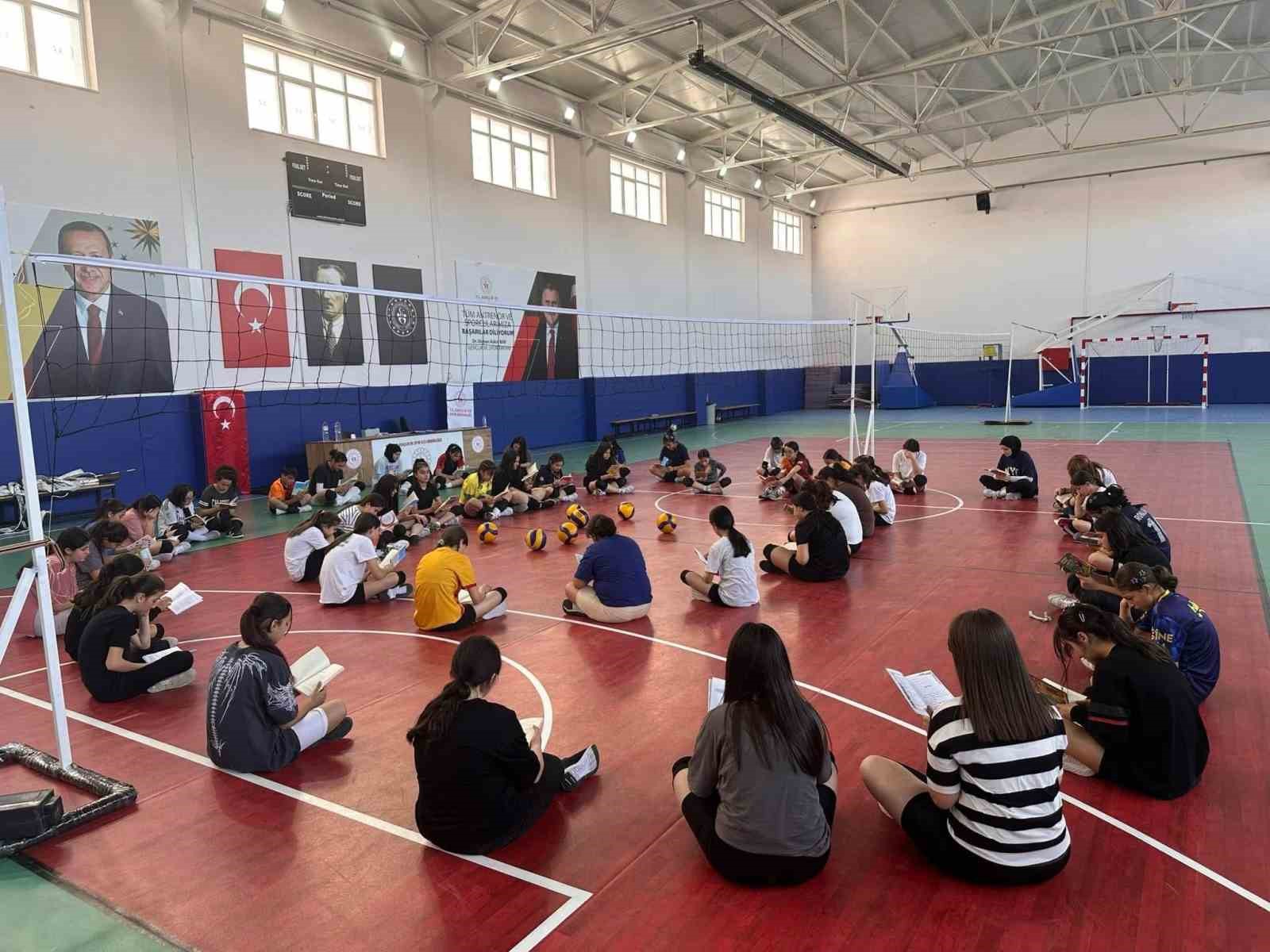 Tomarza’da ’Sporumu yapıyorum, kitabımı okuyorum’ projesi