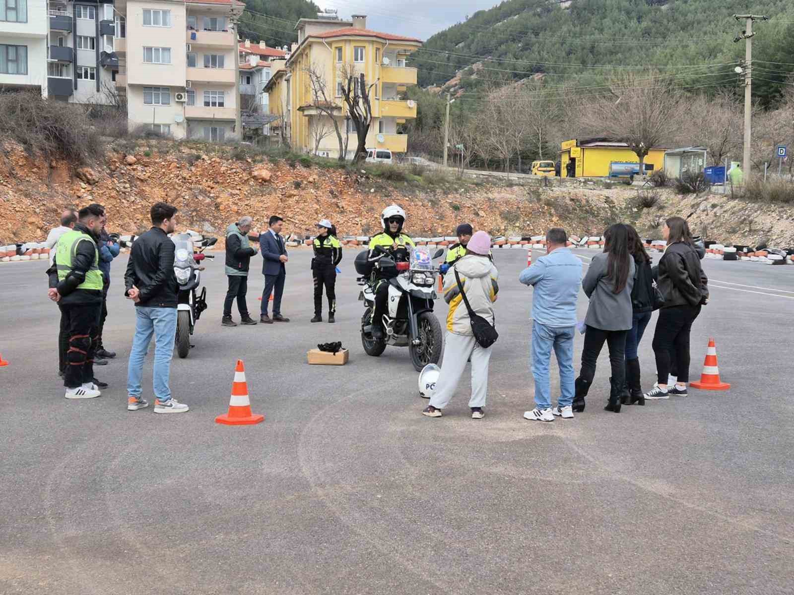 ‘KASKOM Kaskınız Güvenceniz’ projesi eğitimleri devam ediyor