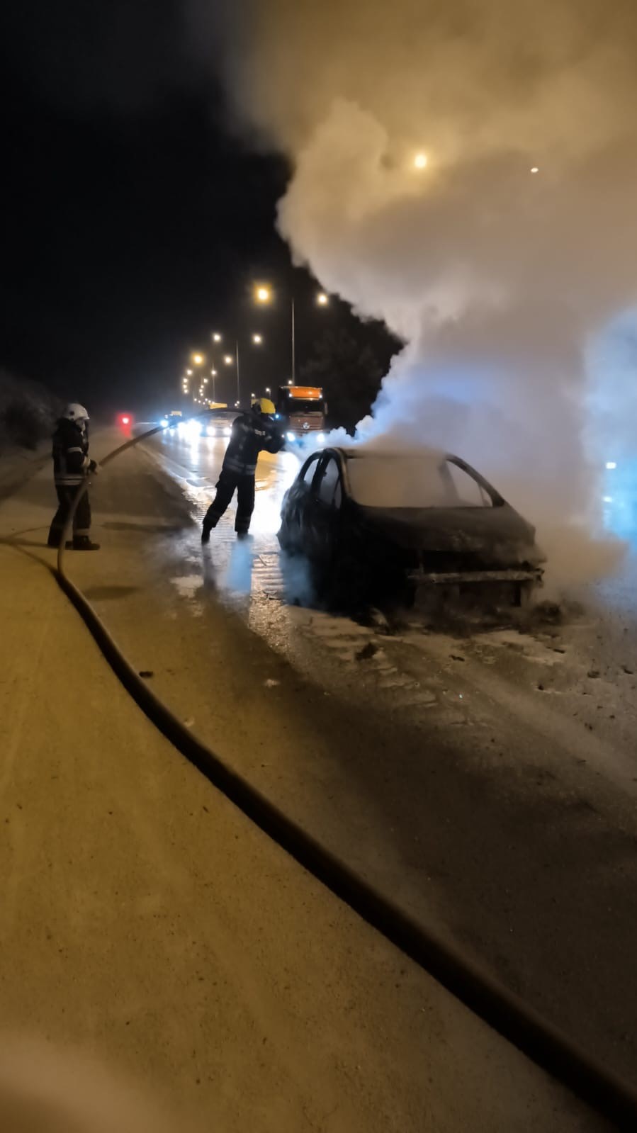 Tarsus’ta otoyolda araç yangını