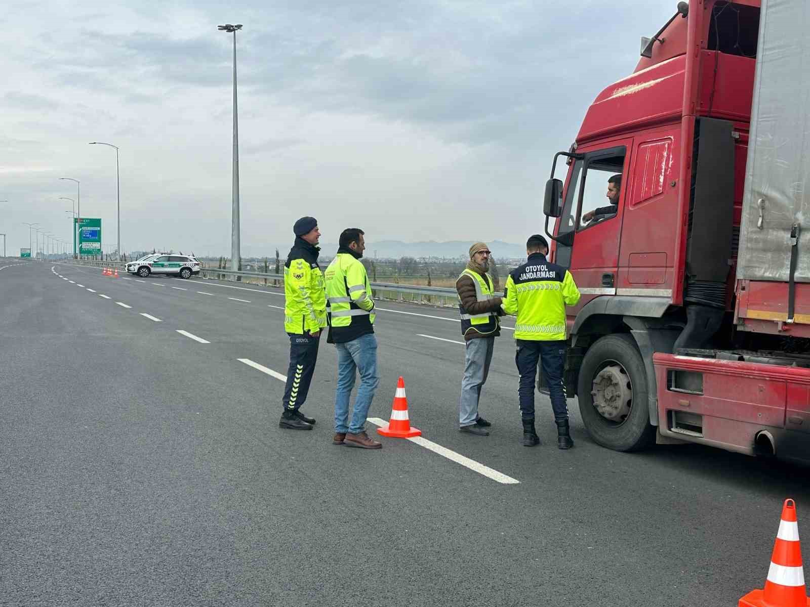 Otoyol denetlemesinde 102 araç kontrol edildi