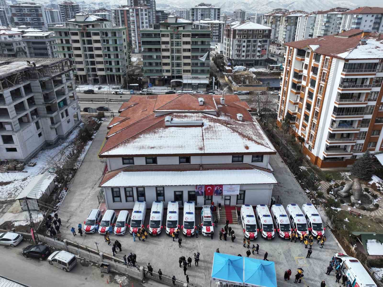 Malatya’ya gönderilen yeni ambulanslara göreve başladı