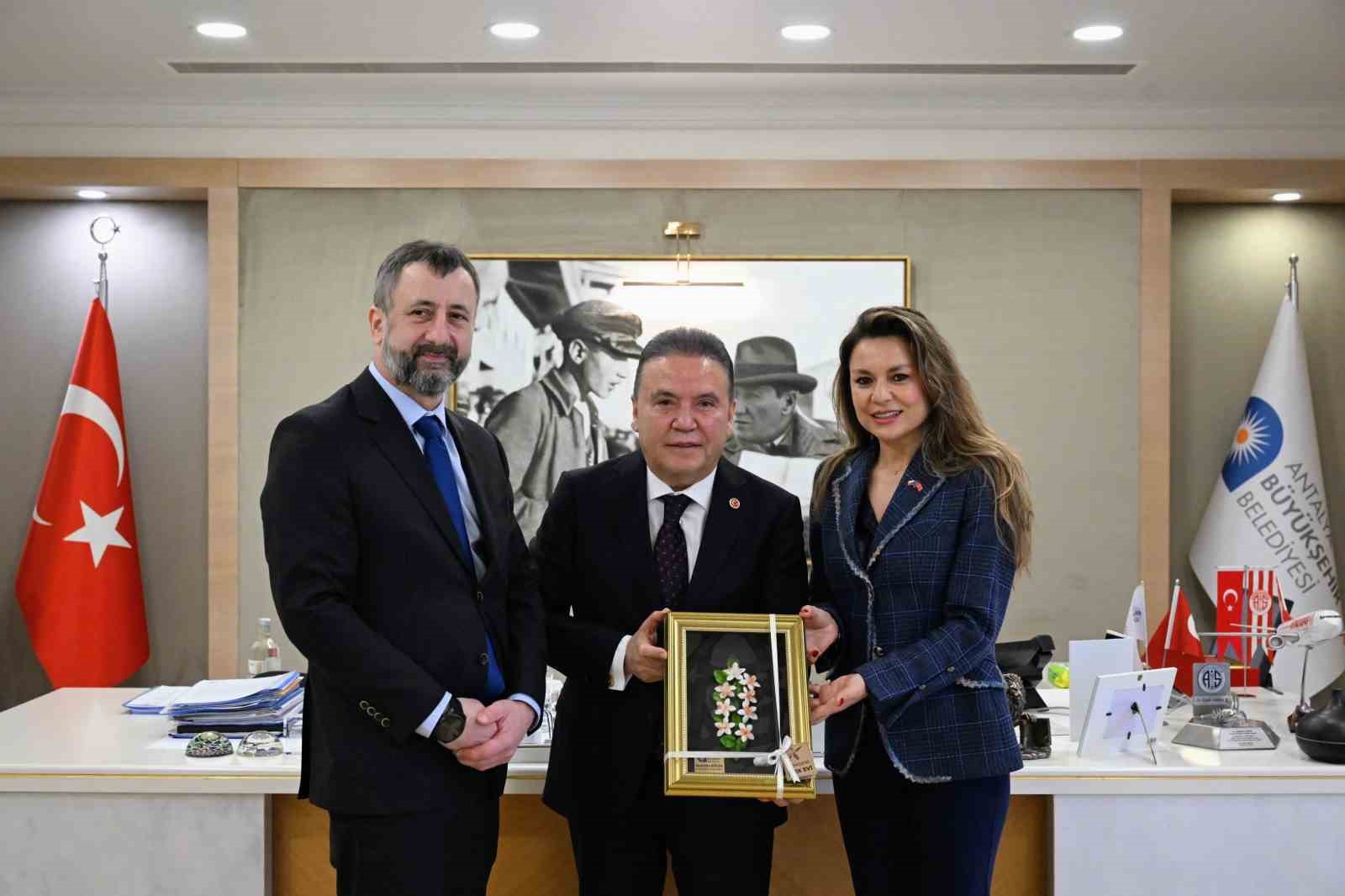 Çek Büyükelçi Stepanek Büyükşehir Belediye Başkanı Muhittin Böcek’i ziyaret etti