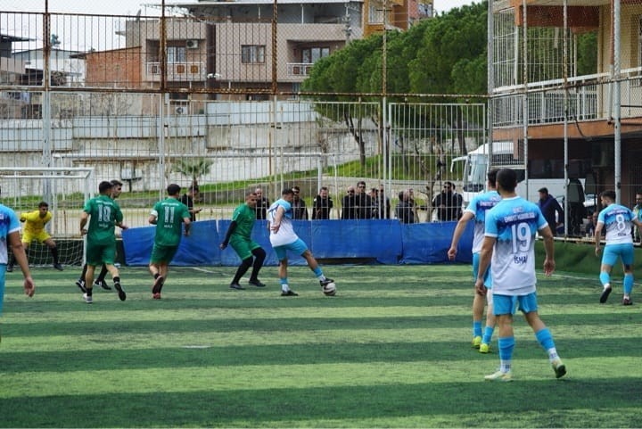 Denizli Emniyet Müdürlüğü halı sahada yoluna devam ediyor