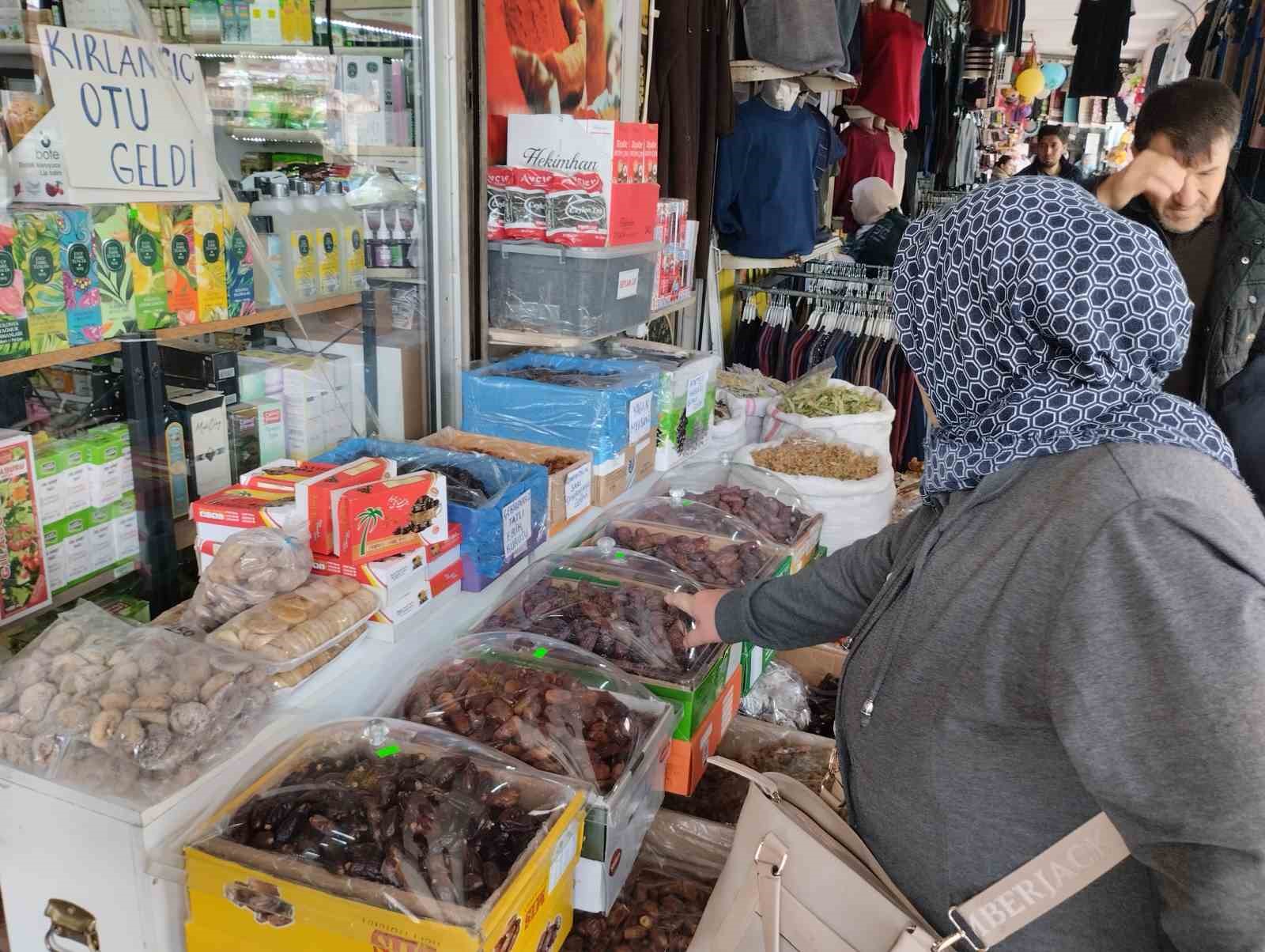 Çarşı pazarda Ramazan hareketliliği