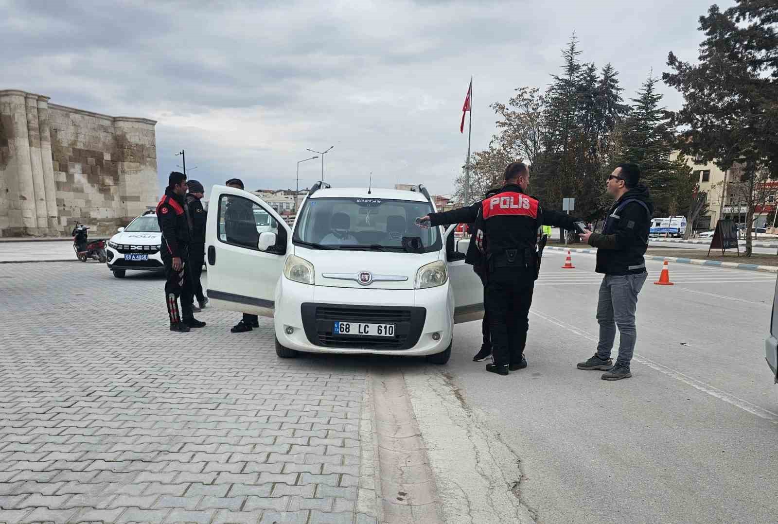 Sultanhanı’nda polisten uzun namlulu silahlarla ‘şok’ uygulama