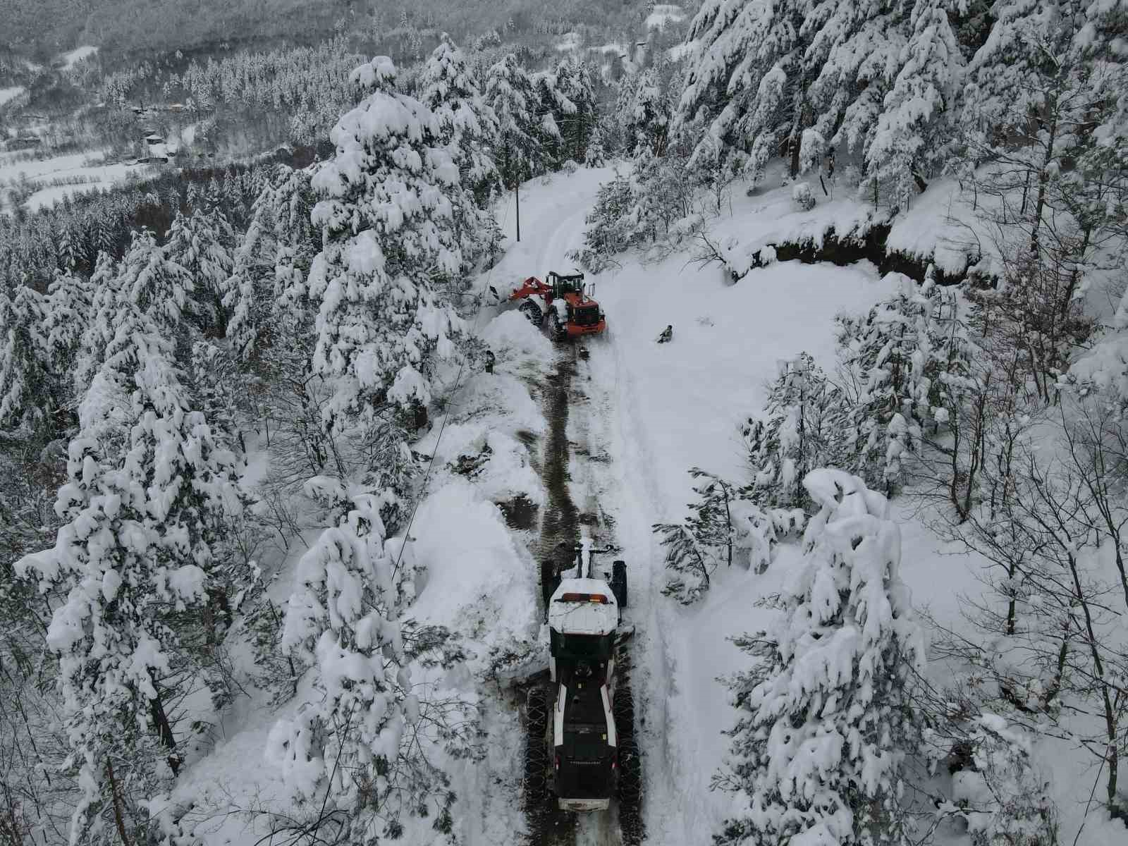 Kastamonu’da kapanan köy yollarında yoğun mesai: 30 bin kilometre yol ağını ulaşıma açıldı