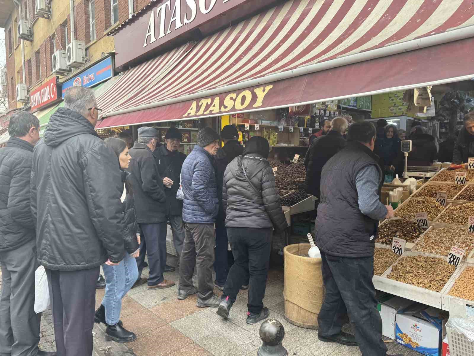 Esnaf yoğunluktan memnun