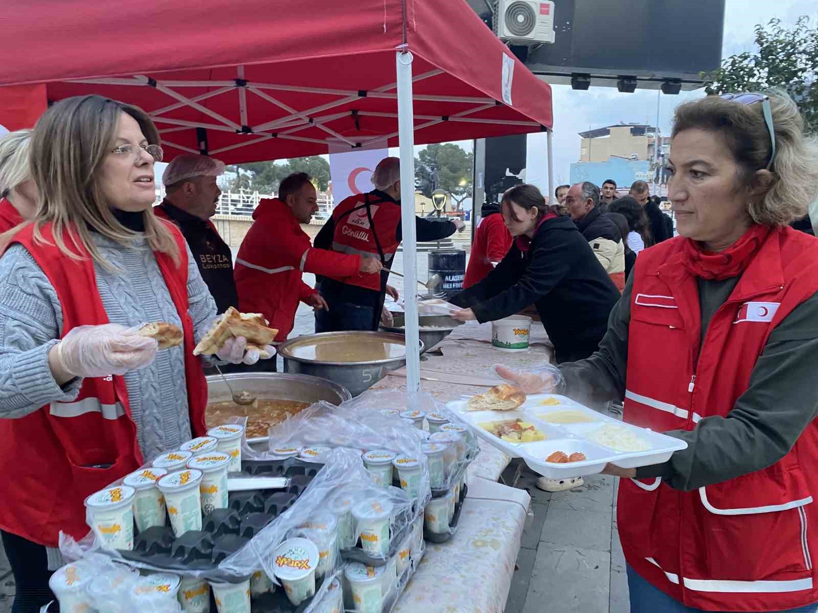 Alaşehir Kızılay’dan 350 kişilik iftar