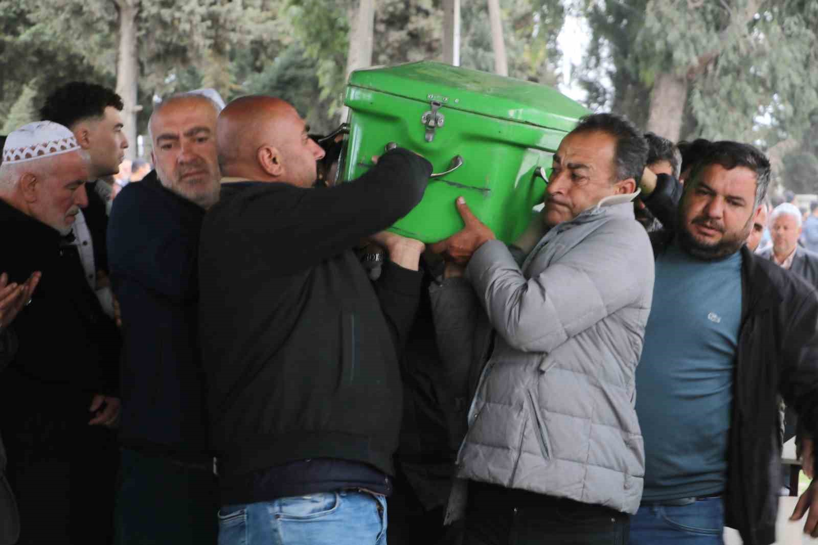 Feci kazada ölen 6 kişi son yolculuğuna uğurlandı