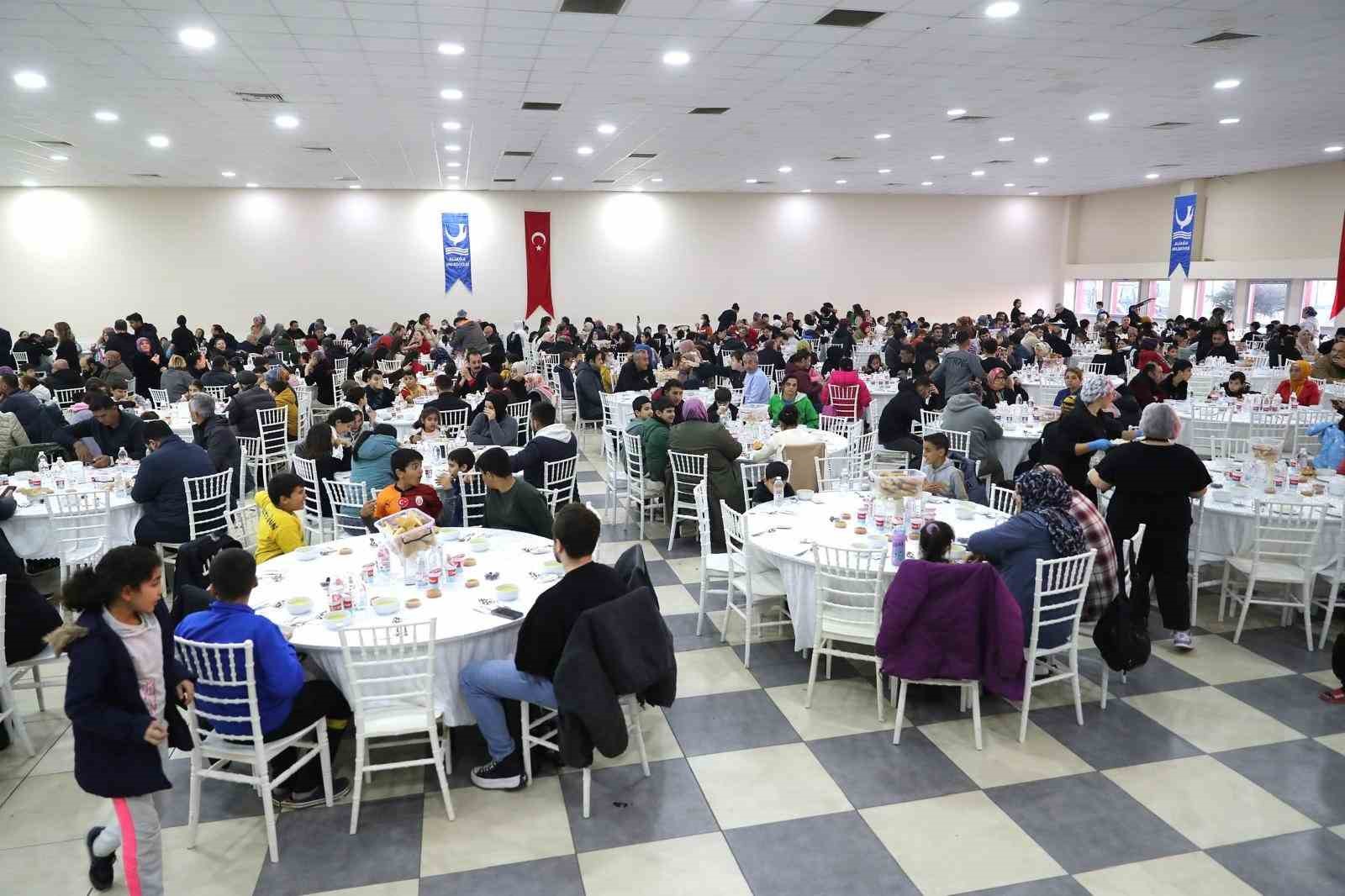 Aliağalılar ilk iftarda bir araya geldi