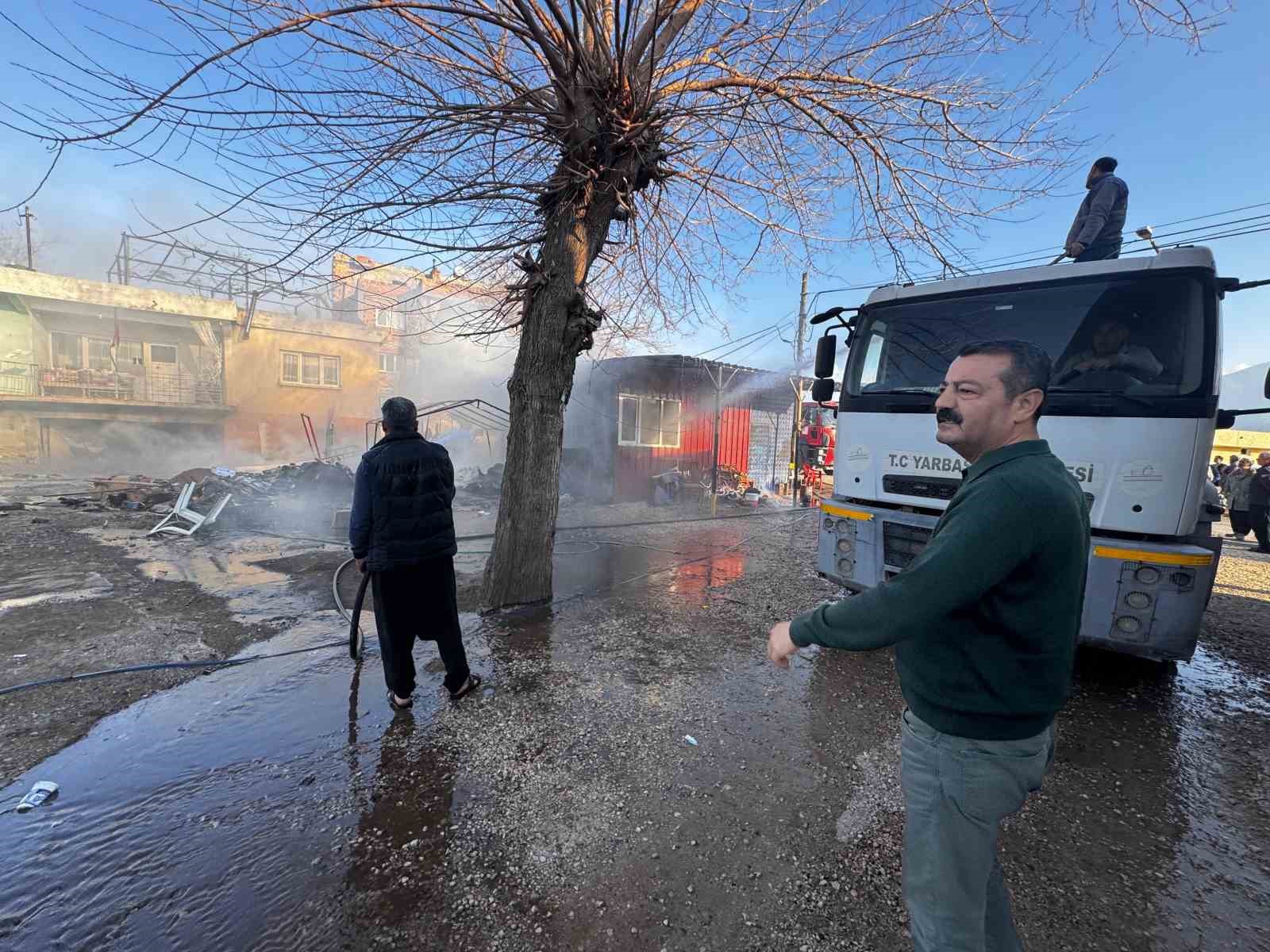 Osmaniye’de konteynerde çıkan yangın söndürüldü