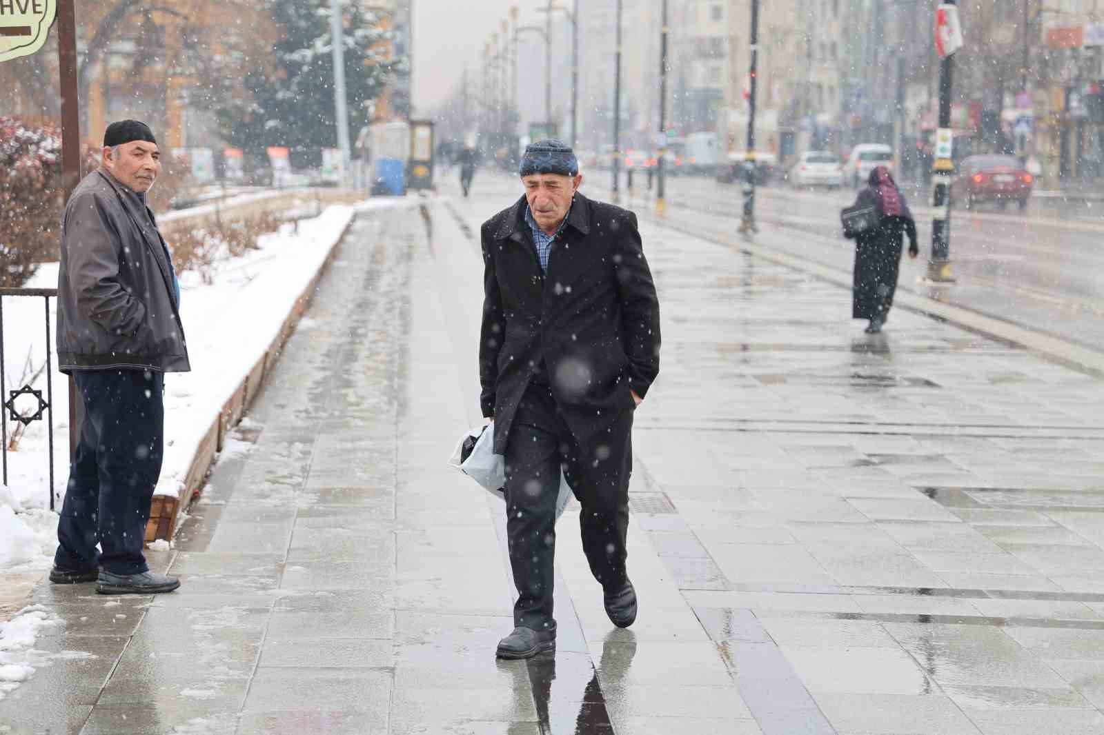 Meşhur atasözü gerçek oldu, kartpostallık görüntüler oluştu