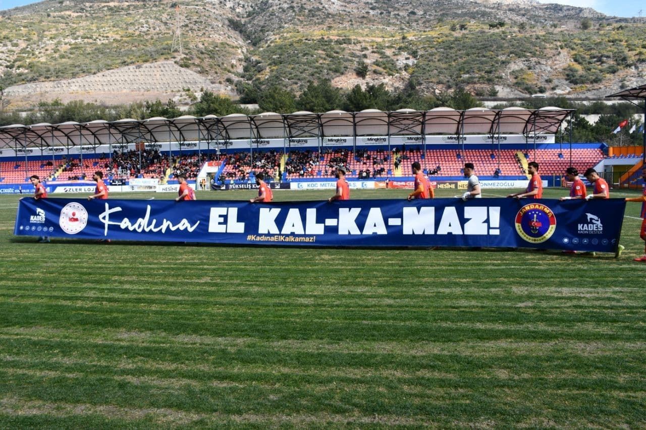 Yeşil sahadan ‘Kadına el kalkamaz’ mesajı