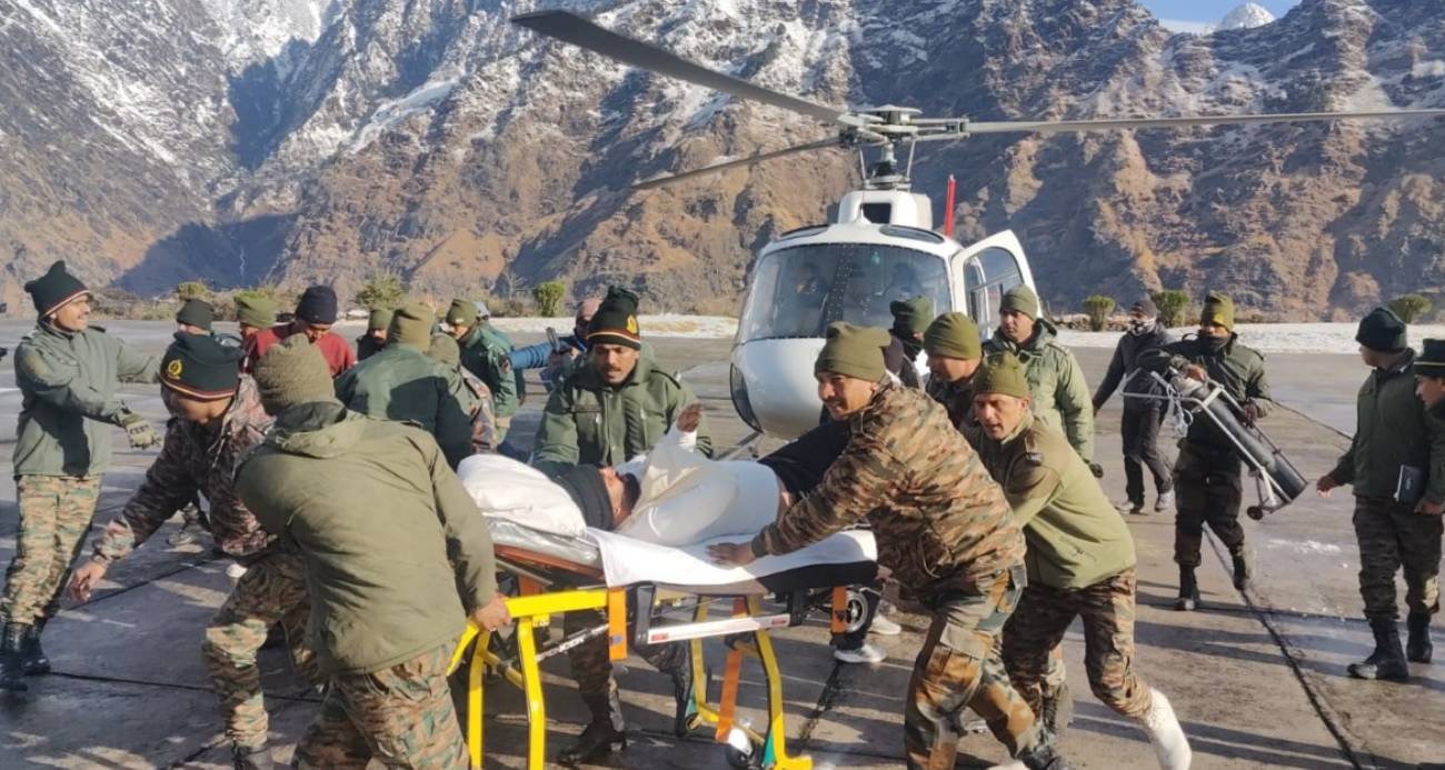 Hindistan'daki çığ felaketi: 46 işçi kurtarıldı, 8 ölü