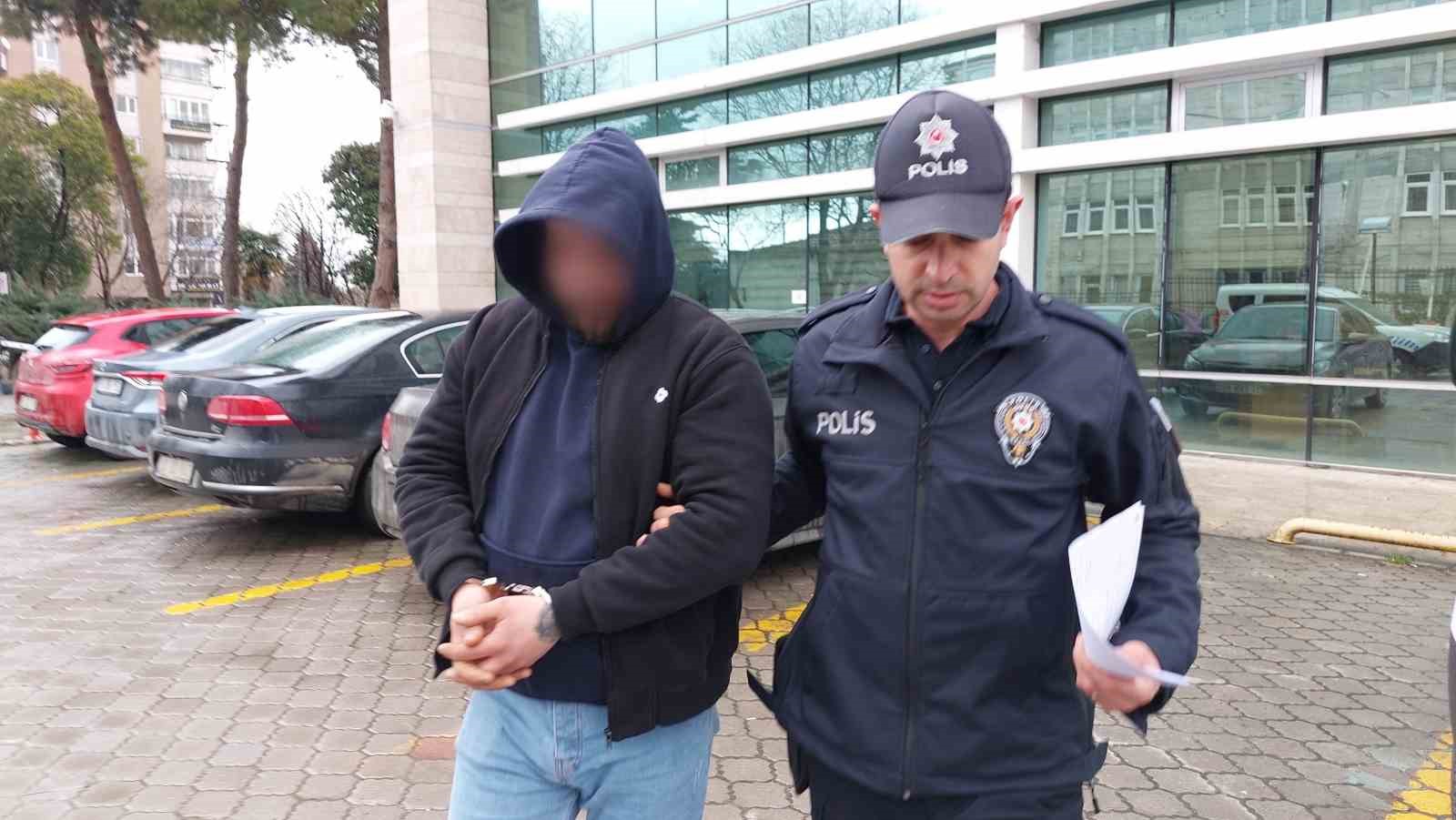 Yol verme meselesinden kamyoneti kurşunlayan otomobil sürücüsü tutuklandı