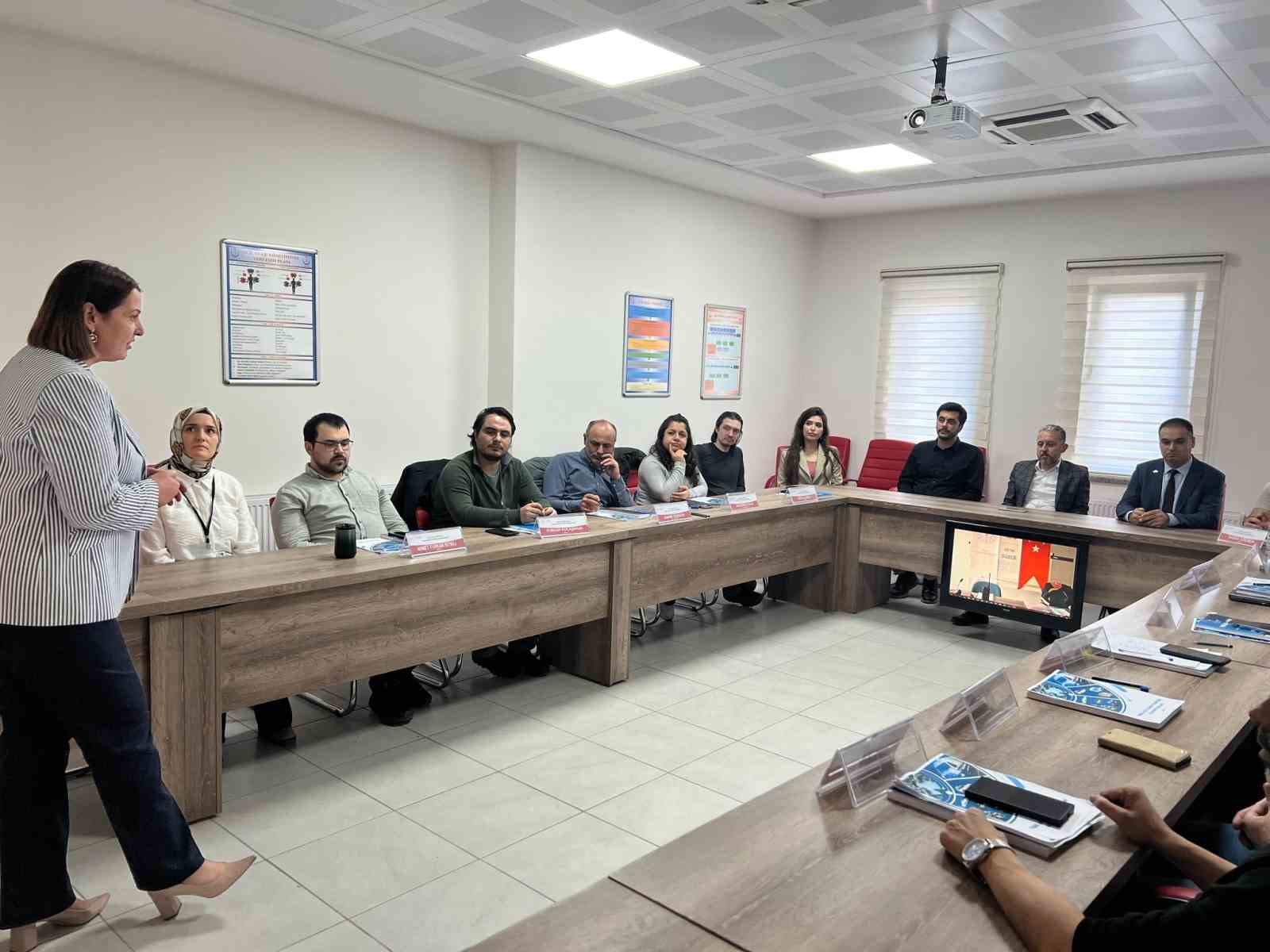 Tıbbi acil çağrı yönetimi eğitimi verildi