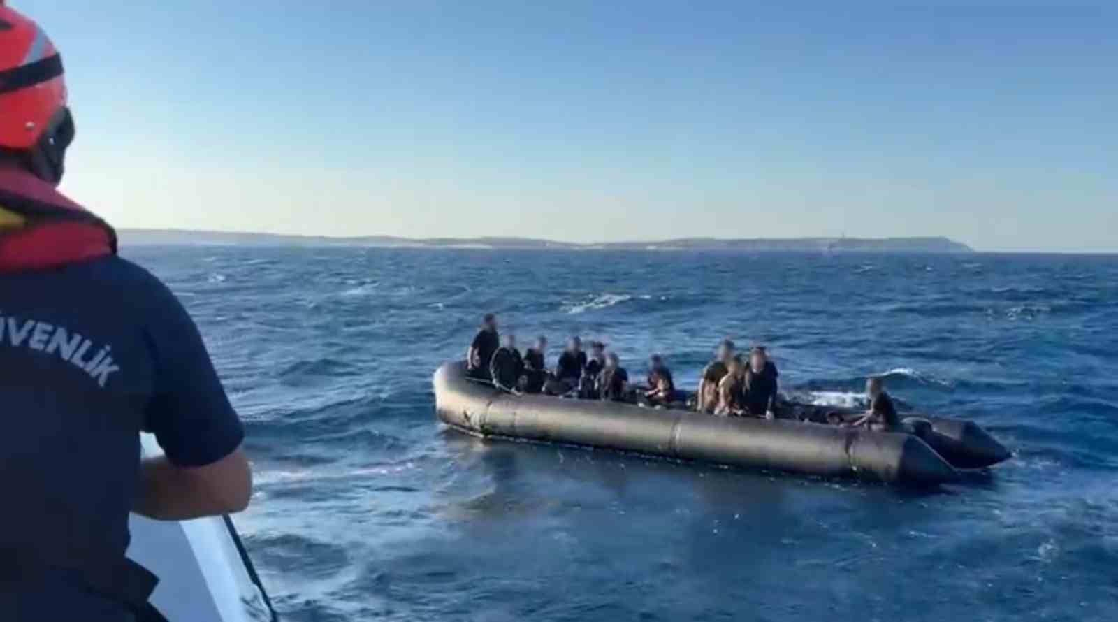 izmir-aciklarinda-37-duzensiz-gocmen-yakalandi-30-gocmen-kurtarildi