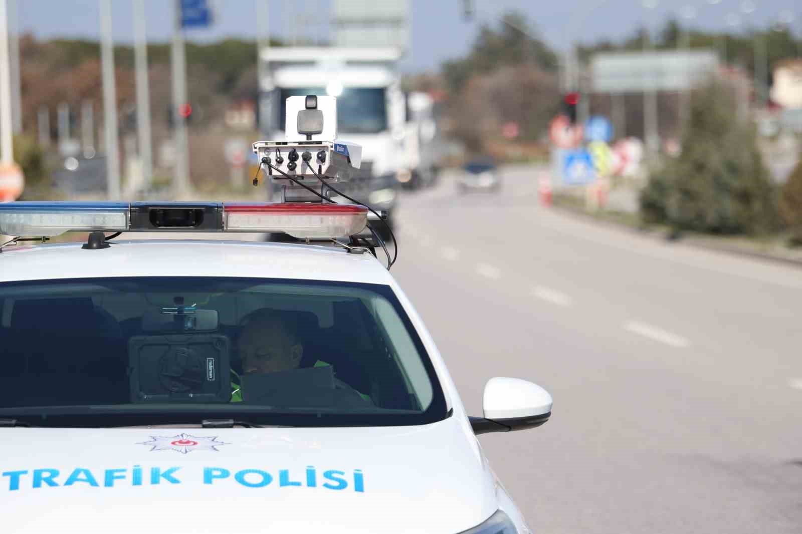 Çanakkale’de hız ihlali, yapay zeka destekli radar cihazıyla tespit ediliyor