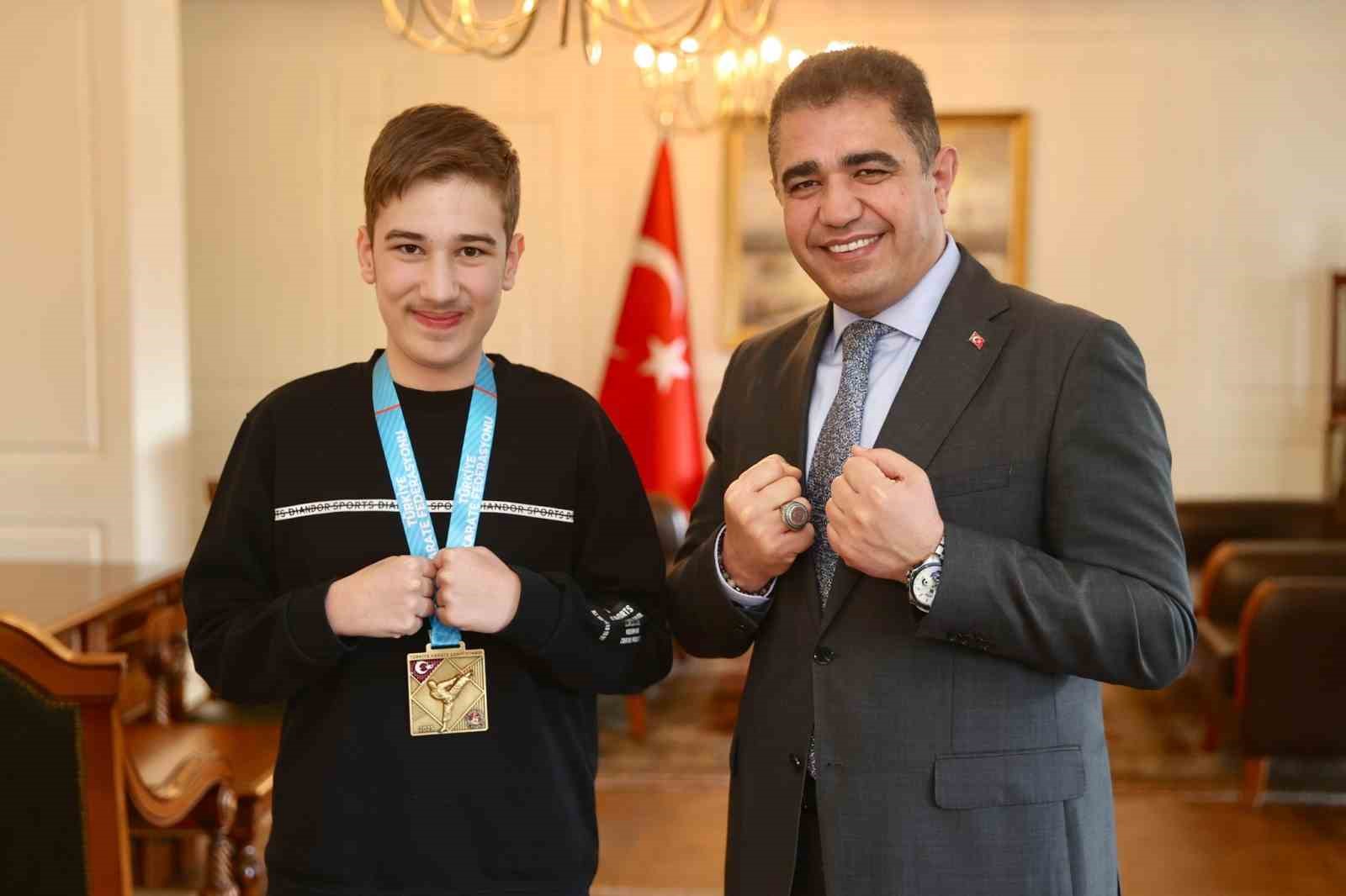 Vali Aslan, şampiyon Yasin Tekneci’yi ağırladı
