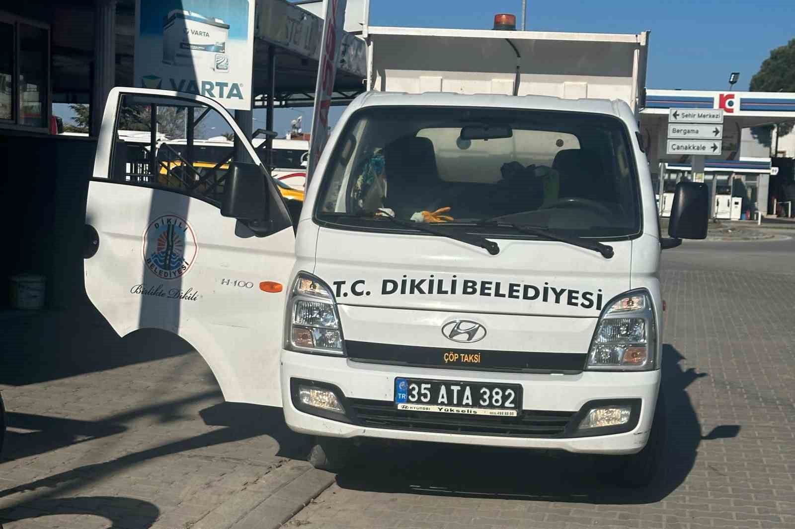 Dikili Belediyesinin ’ATA’ plakalı çöp taksisi ilçede tepkiyle karşılandı