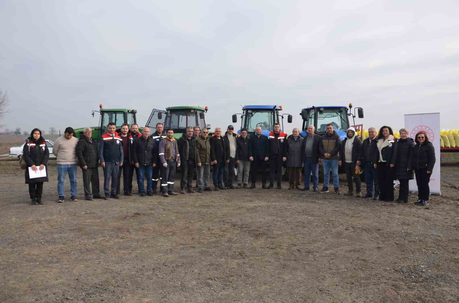 Tekirdağ’da köy merasına gübre atımı gerçekleştirildi