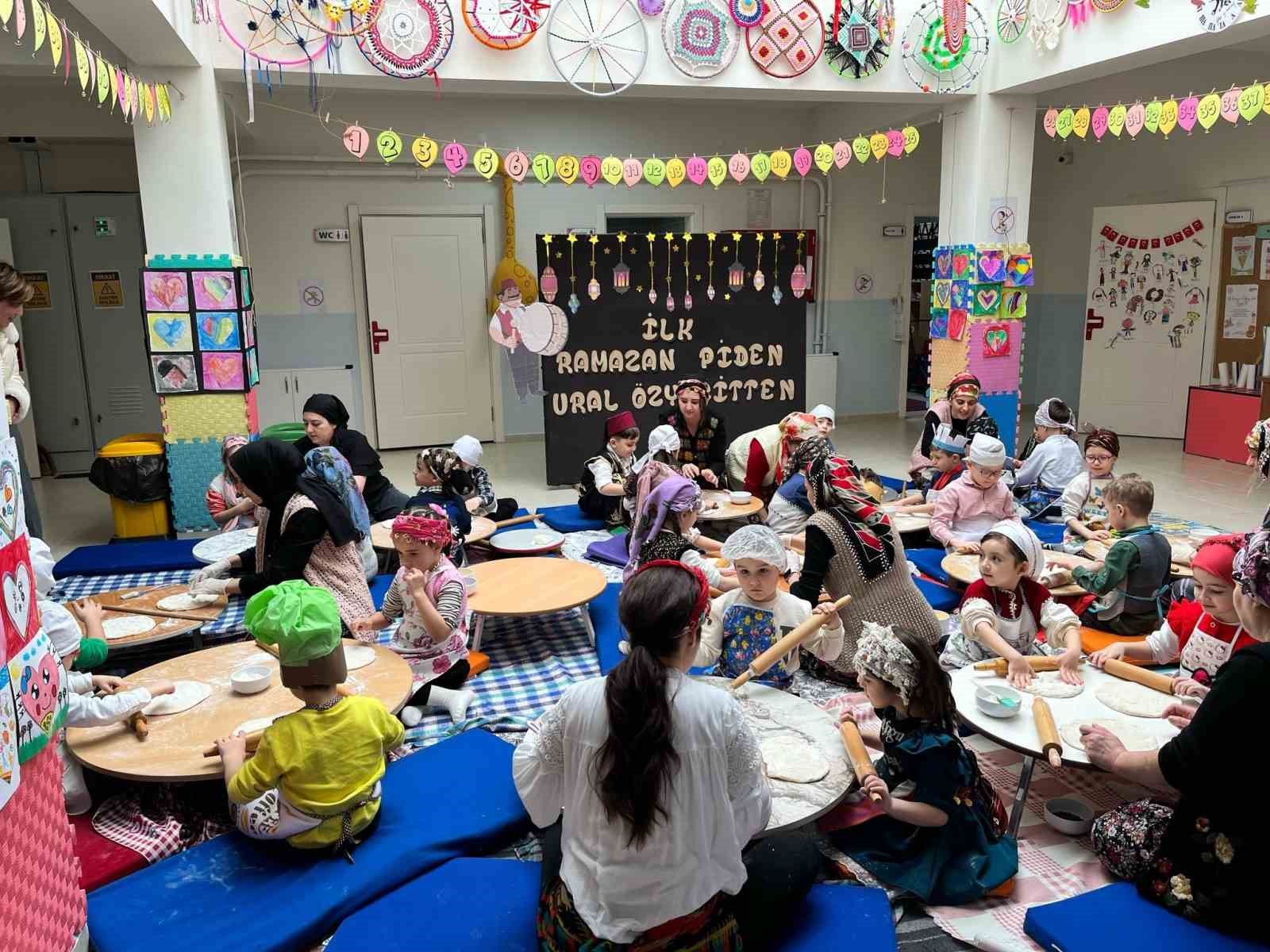 Ramazan pideleri minik ellerden