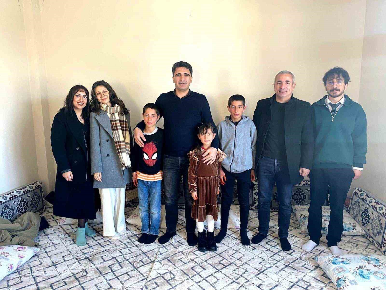 Hamur Kaymakamı Mahir’den yetim ve öksüz çocuklara doğum günü sürprizi