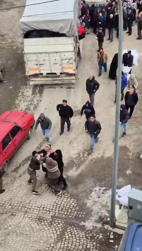 Yardım dağıtımında kavga