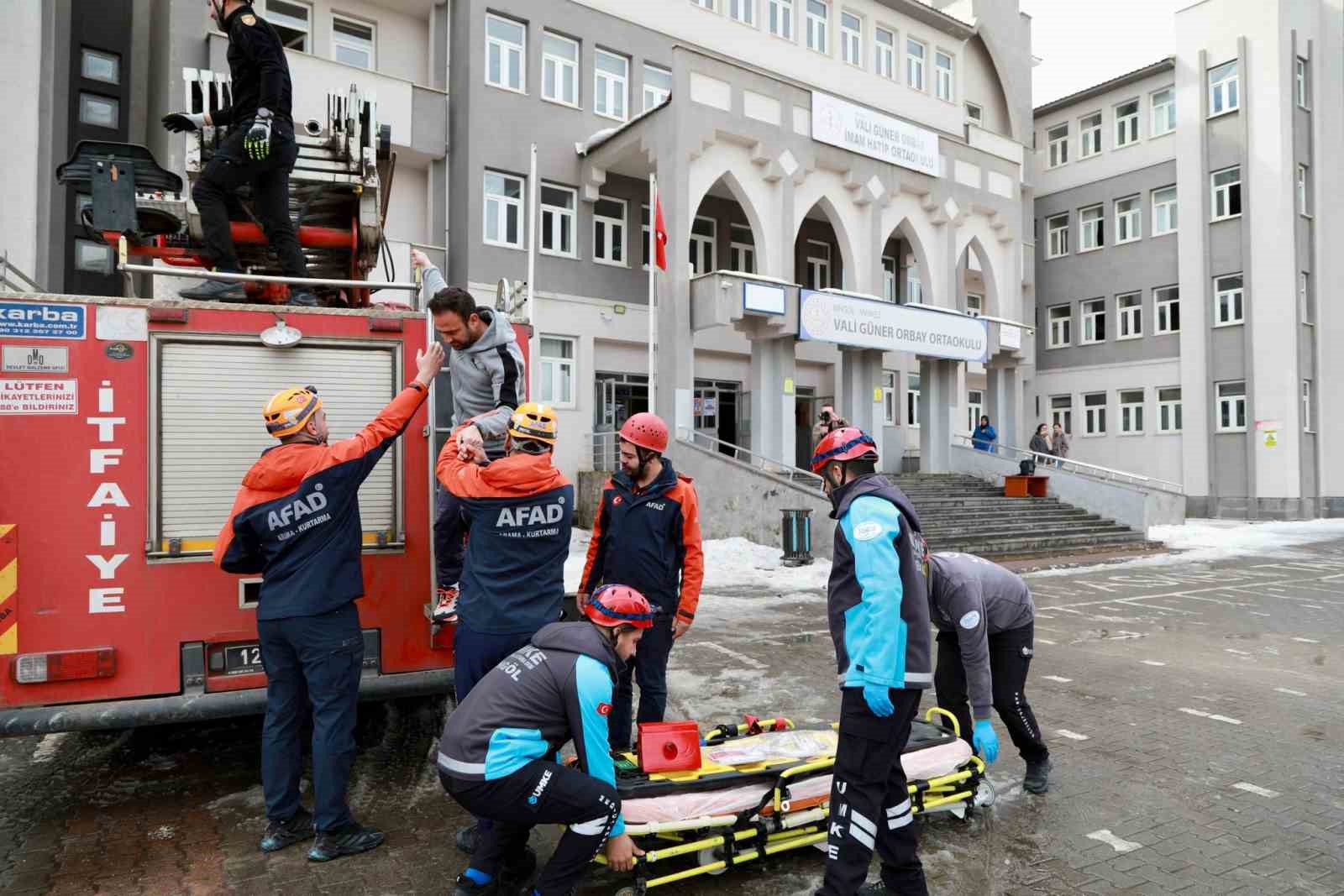 Bingöl’de öğrencilere deprem ve yangın tatbikatı