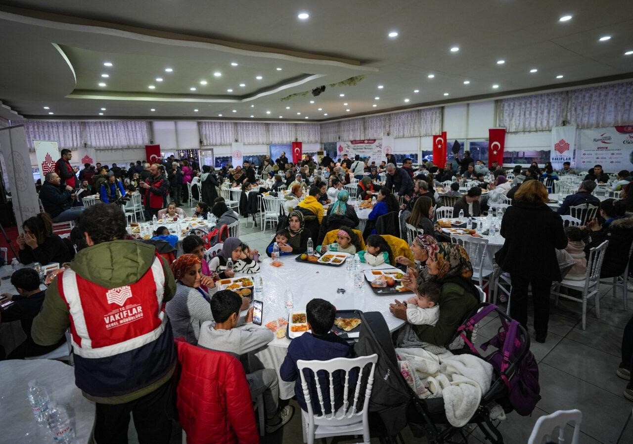 İzmir Vakıflar Bölge Müdürlüğünden günlük 2 bin kişiye iftar